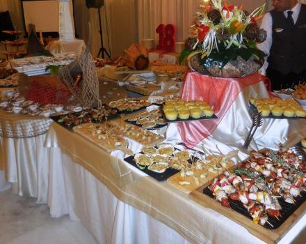 Our sweet and savoury buffet for dinners and chic aperitifs and delicious!