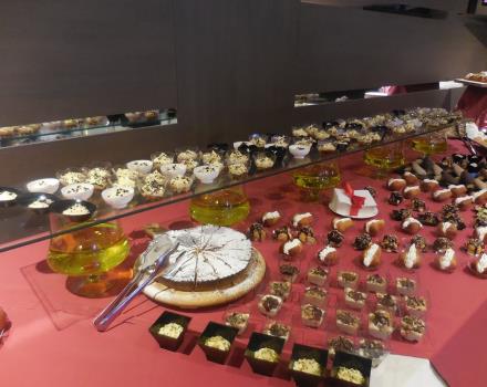 Prepare yummy dessert buffet