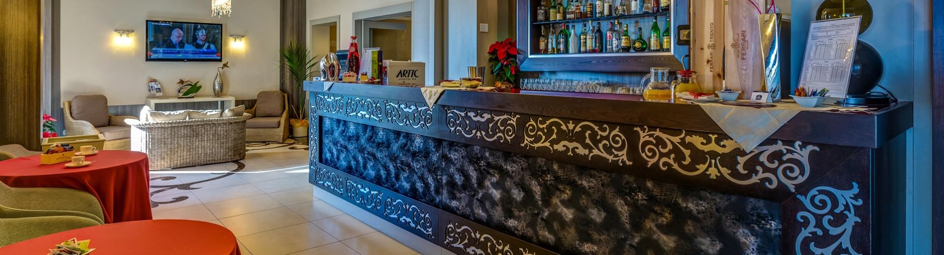 SIP a cocktail in the stylish Hotel bar Perla del Porto in Catanzaro Lido