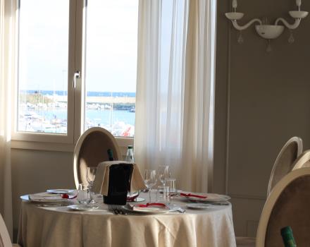 L''''elegante sala per banchetti e matrimoni al BW Plus Hotel Perla del Porto Catanzaro
