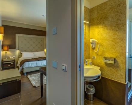 La camera superior dell'albergo 4 stelle a Catanzaro Lido Best Western Plus Hotel Perla del Porto offre numerosi servizi per il tuo soggiorno