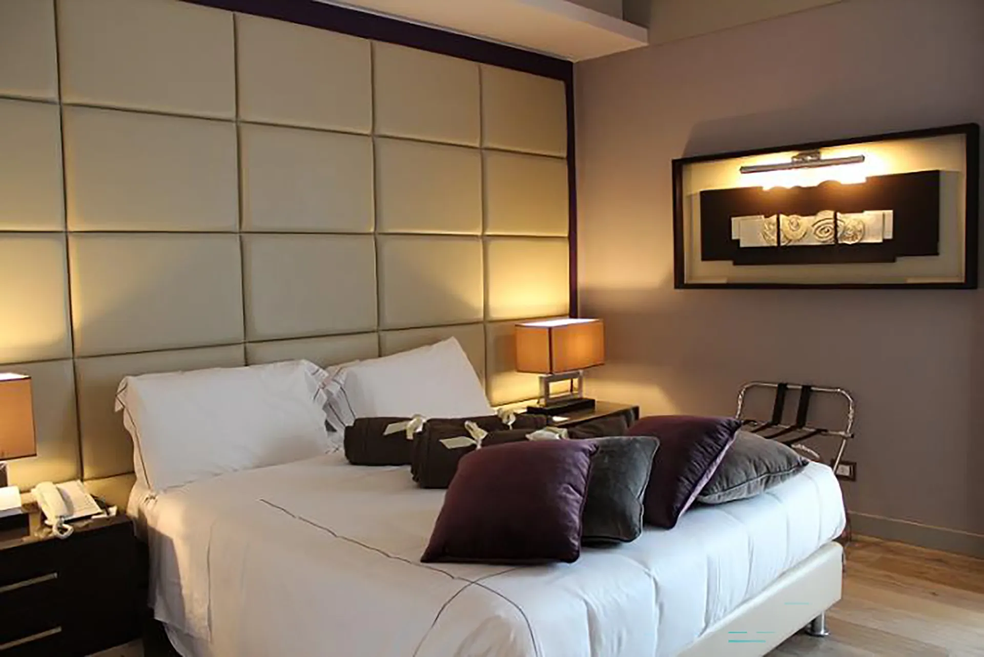 Nell'immagine una camera da letto matrimoniale